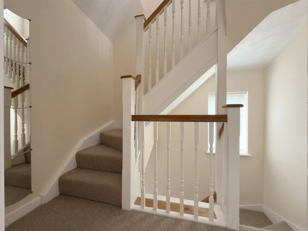 https://mr0.homeflow-assets.co.uk/files/photo/image/47758/9283/_x_/OCL260038_10.jpg