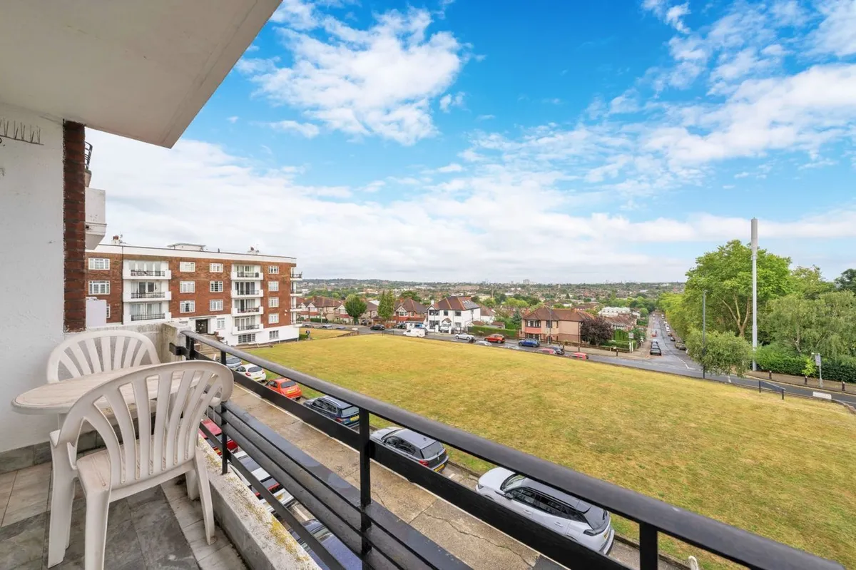 Dollis Hill Lane, London, NW2