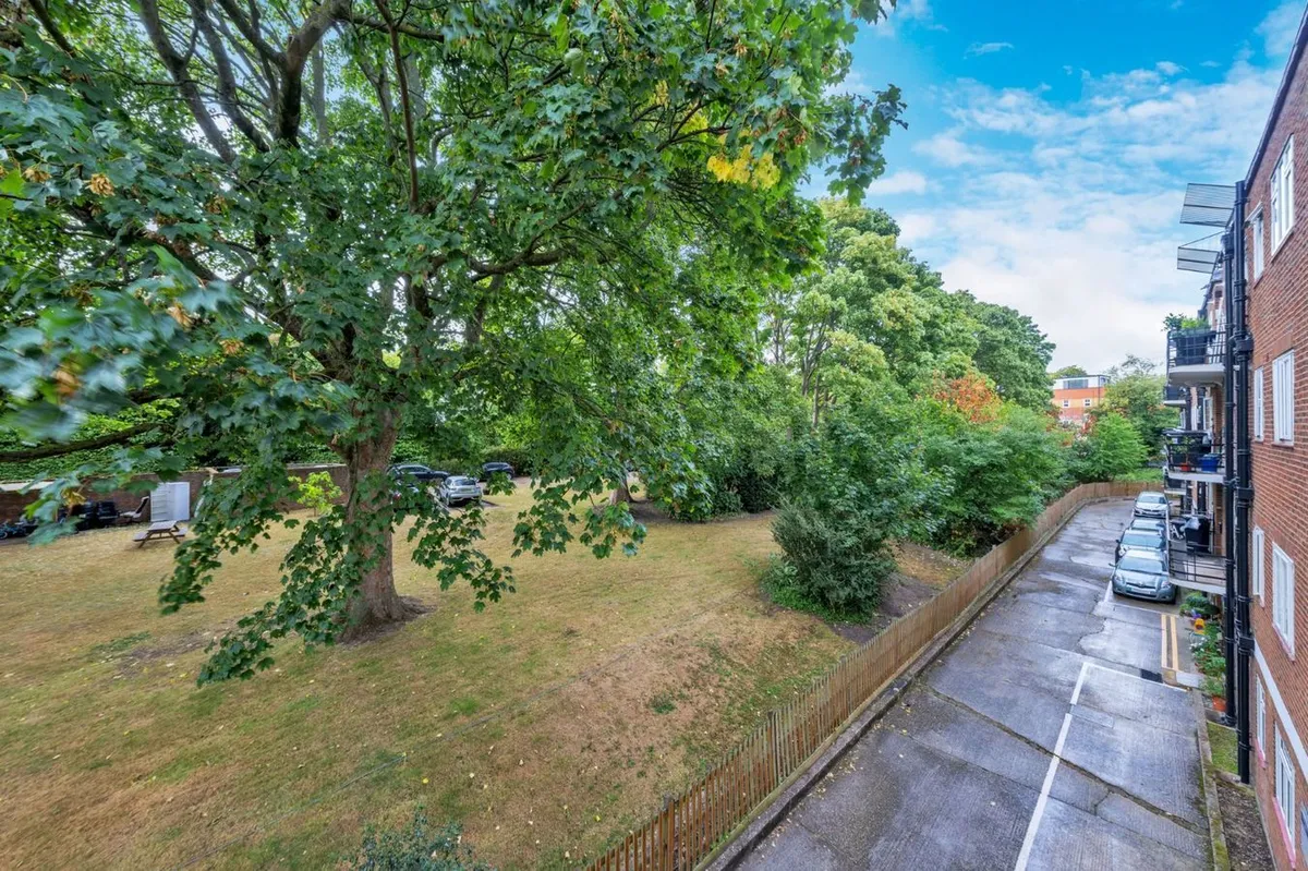 Dollis Hill Lane, London, NW2
