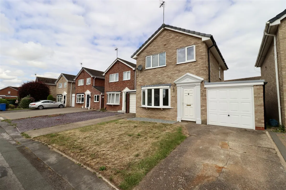 Langrick Avenue, Howden