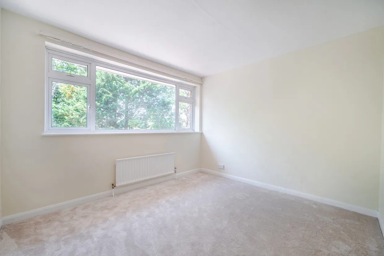 Cedar Close, Epsom, KT17 photo 13