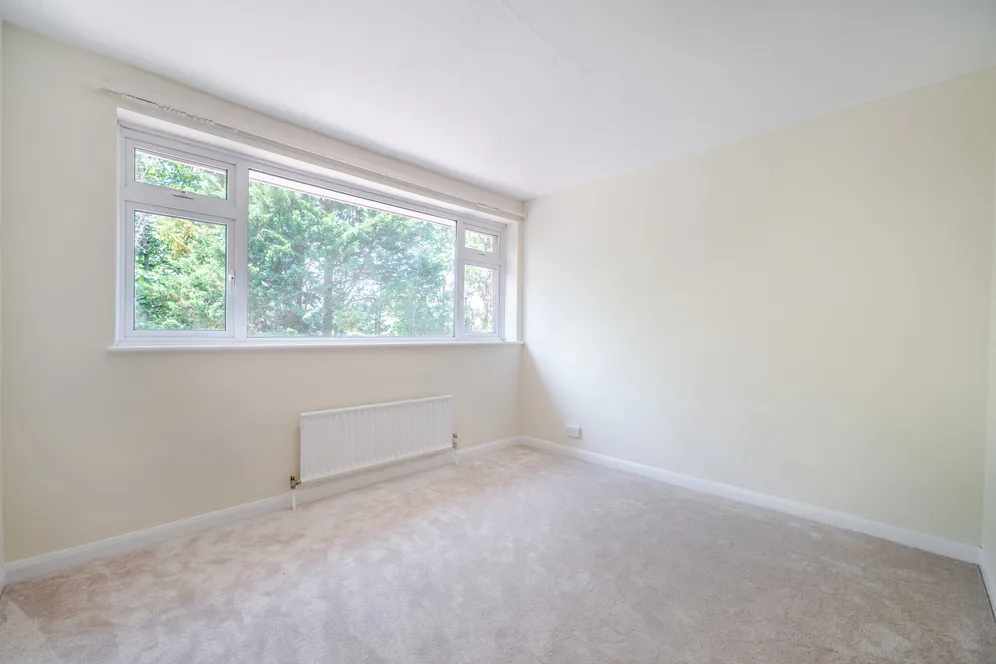 Cedar Close, Epsom, KT17 photo 13