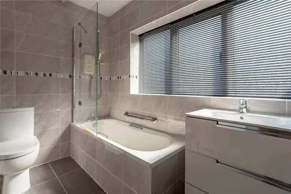 Warwick Close, Knutsford, WA16 photo 6