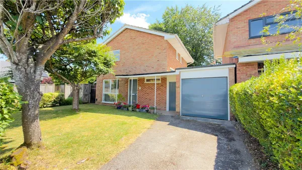 Lyndhurst Close, Winchester, Hampshir...