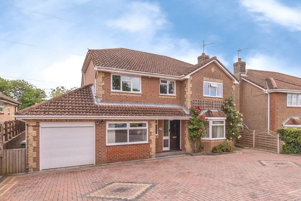Bentley Close, Waterlooville, Hampshi...
