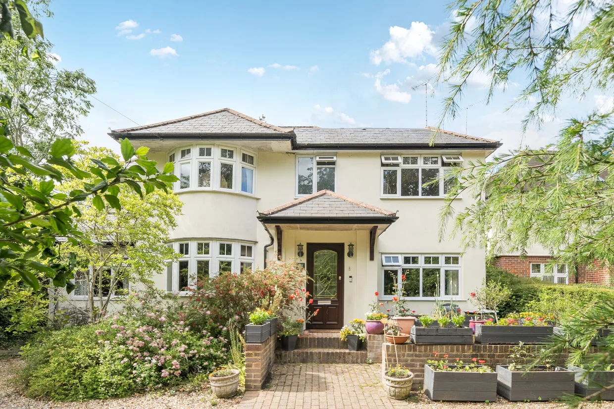 Amersham Road, High Wycombe, HP15 photo 1