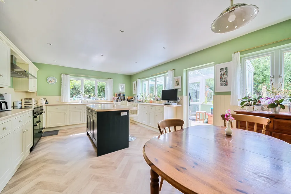 Amersham Road, High Wycombe, HP15 photo 3