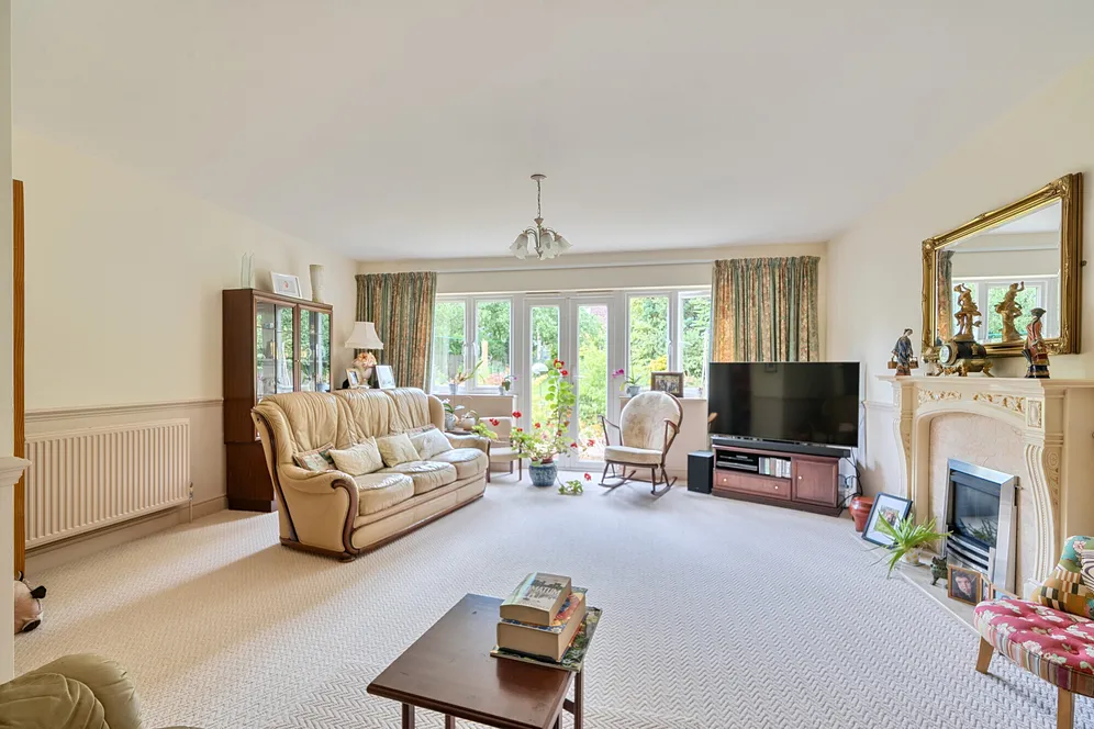 Amersham Road, High Wycombe, HP15 photo 4