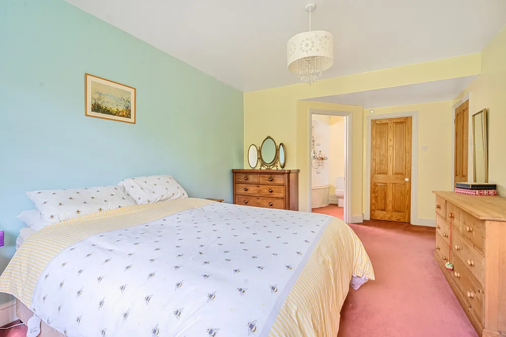 Amersham Road, High Wycombe, HP15 photo 8