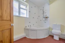 Amersham Road, High Wycombe, HP15 photo 9