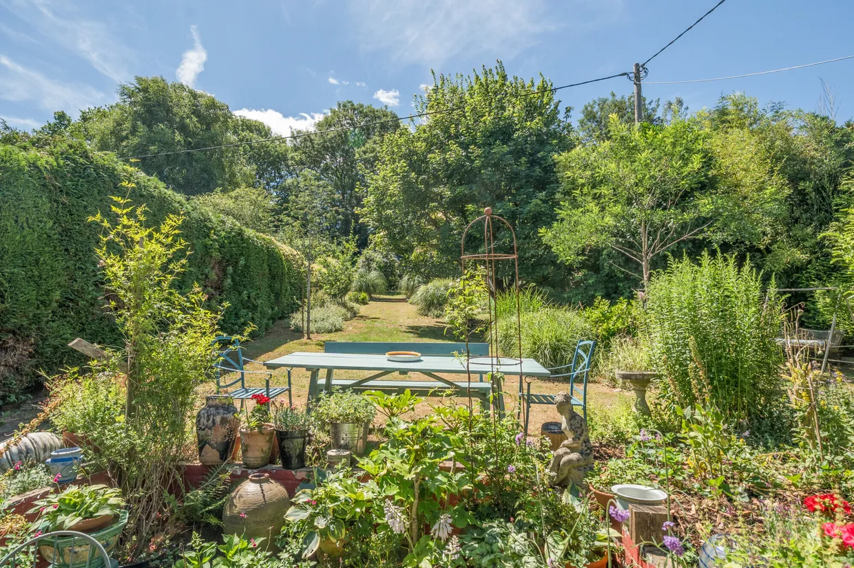 Upper Springfield, Elstead, GU8 photo 2