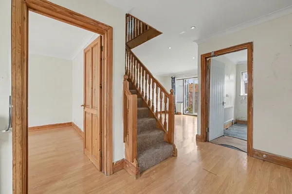 Crest Road, London, NW2