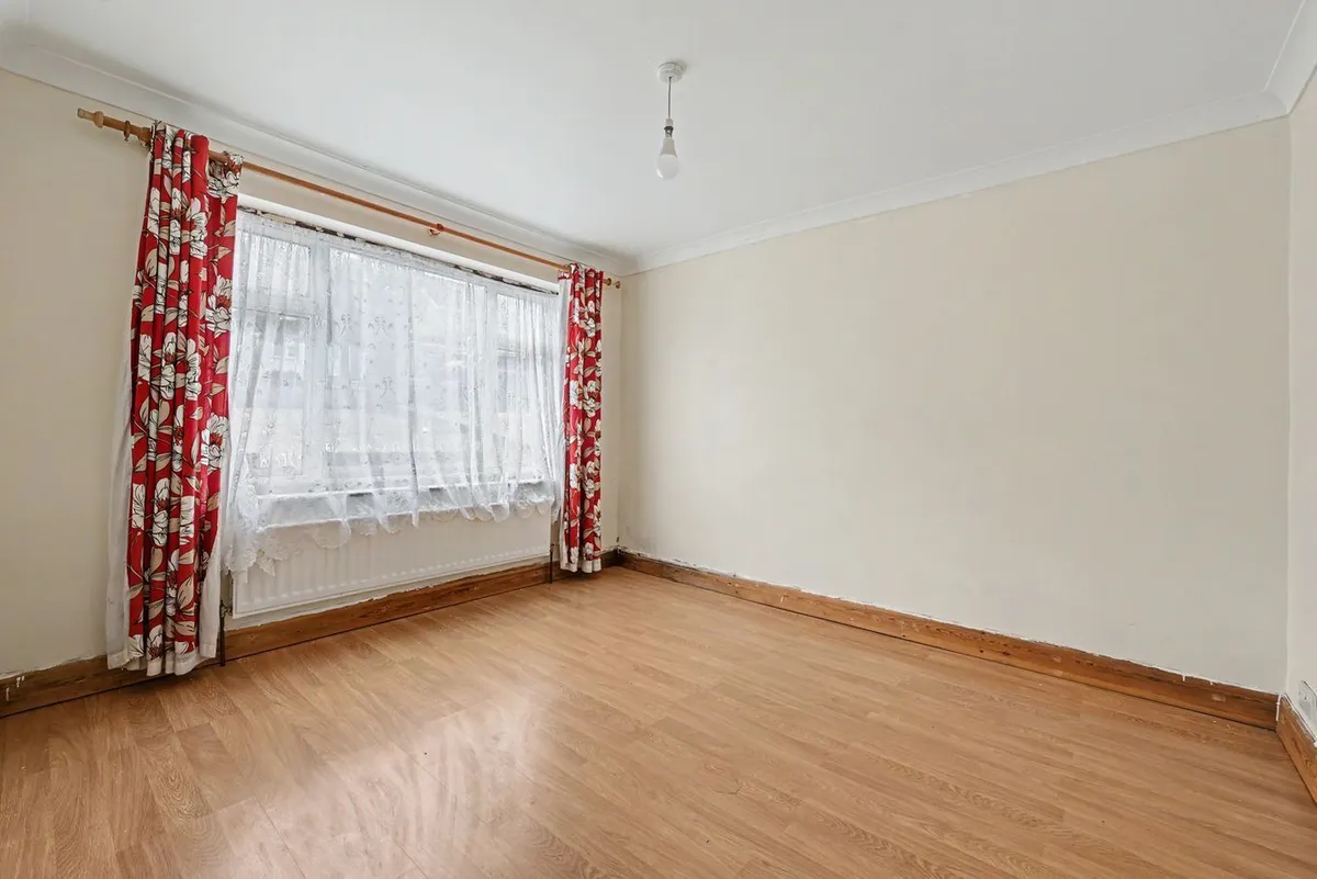 Crest Road, London, NW2
