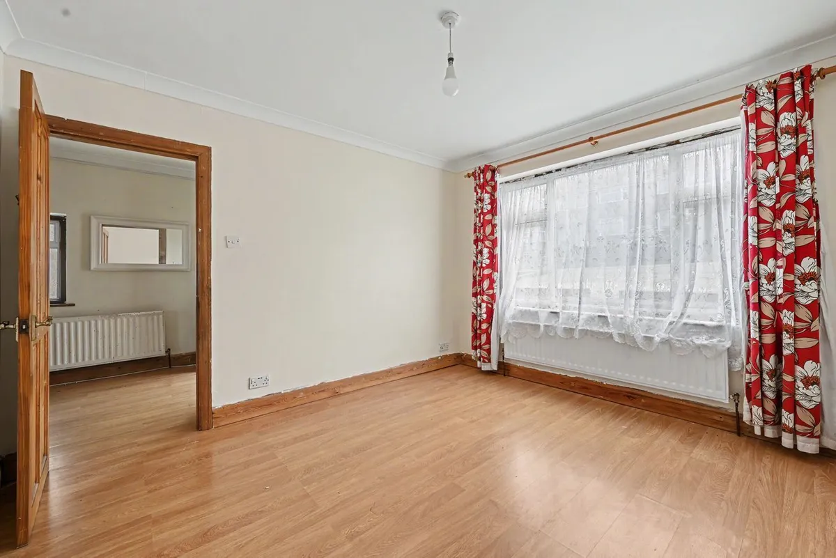 Crest Road, London, NW2