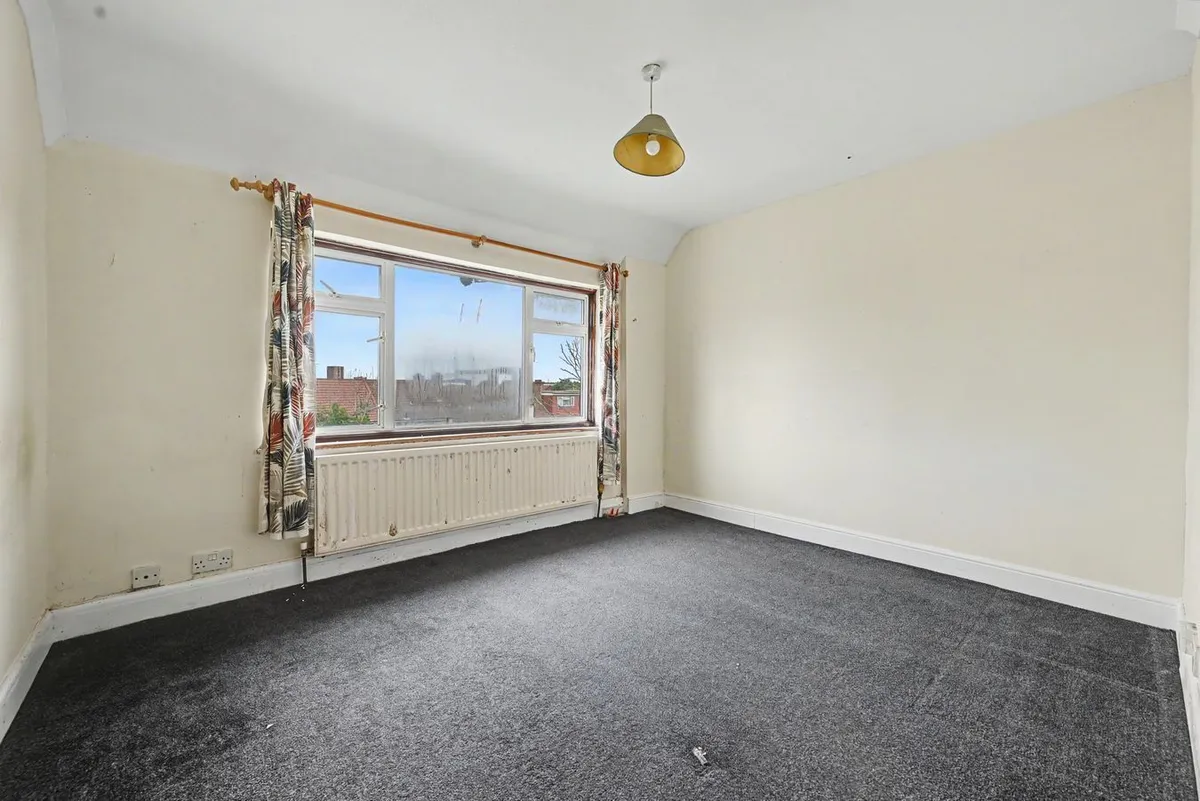 Crest Road, London, NW2
