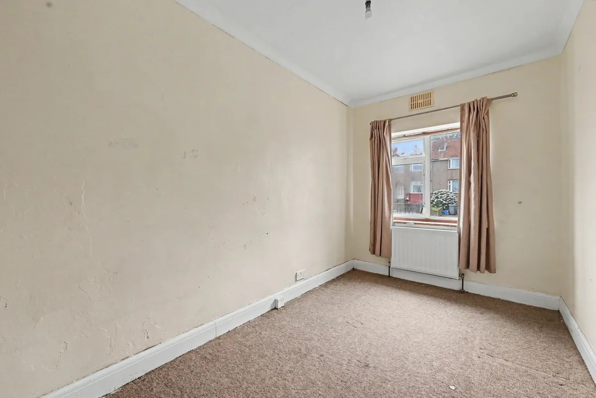 Crest Road, London, NW2