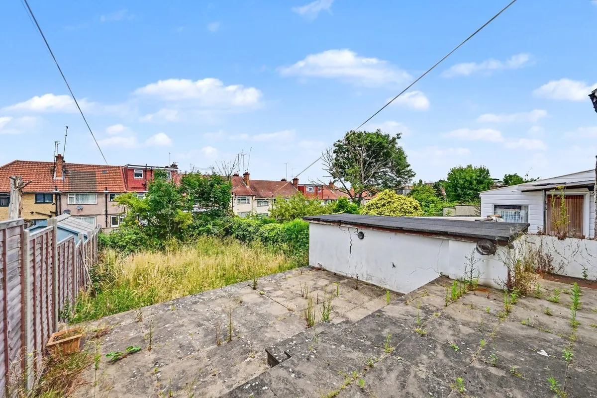 Crest Road, London, NW2