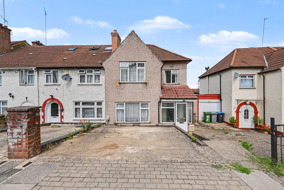 Crest Road, London, NW2