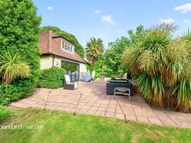 Blackthorne Road, Great Bookham, Leatherhead thumb 2