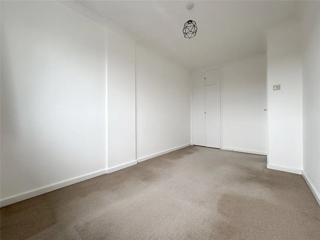 https://mr0.homeflow-assets.co.uk/files/photo/image/47761/9531/_x_/OCL150196_23.jpg
