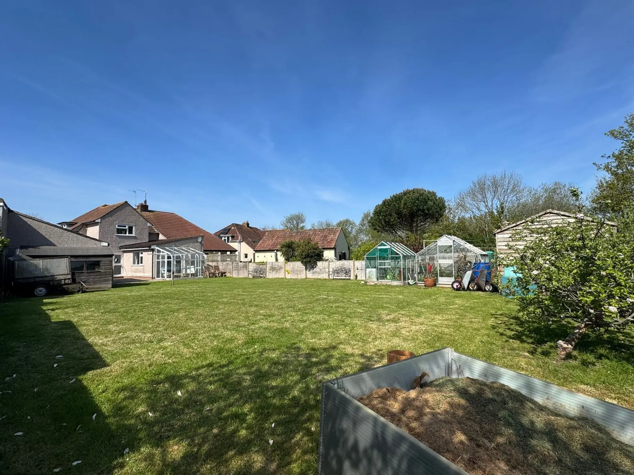 https://mr0.homeflow-assets.co.uk/files/photo/image/47762/0464/_x_/55676552.jpg