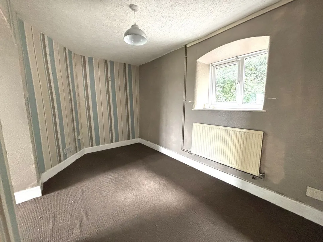 https://mr0.homeflow-assets.co.uk/files/photo/image/47762/1381/_x_/52486790.jpg