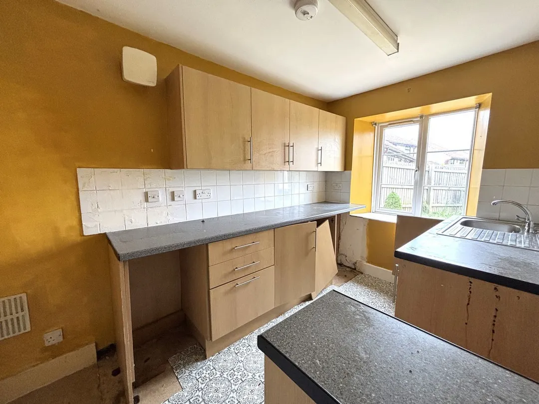 https://mr0.homeflow-assets.co.uk/files/photo/image/47762/1383/_x_/52486789.jpg