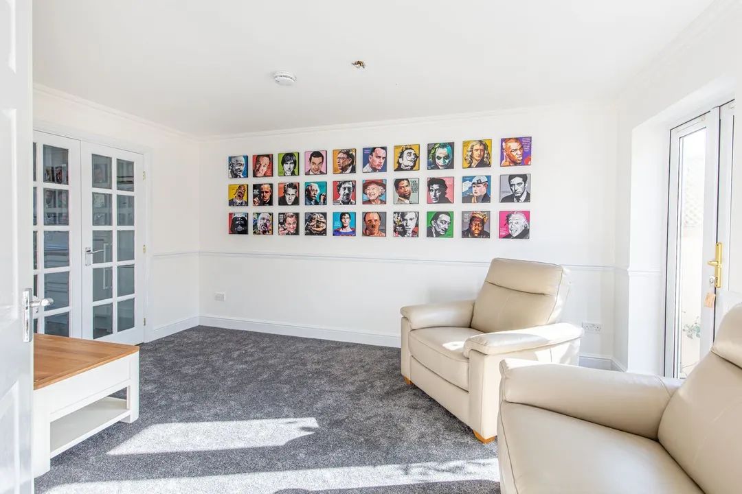 https://mr0.homeflow-assets.co.uk/files/photo/image/47762/1797/_x_/40250041.jpg