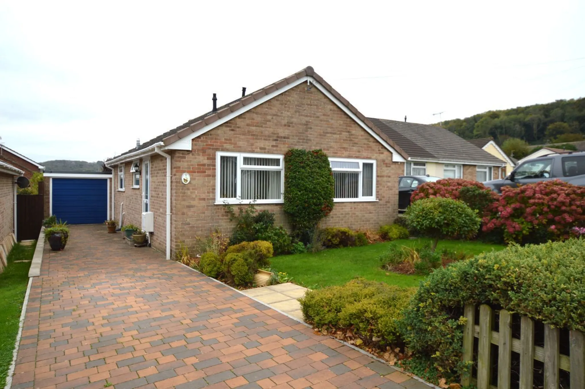 https://mr0.homeflow-assets.co.uk/files/photo/image/47762/2875/_x_/52499413.jpg
