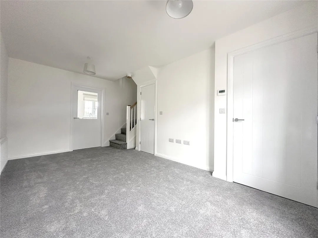 https://mr0.homeflow-assets.co.uk/files/photo/image/47762/4538/_x_/OCL240051_13.jpg