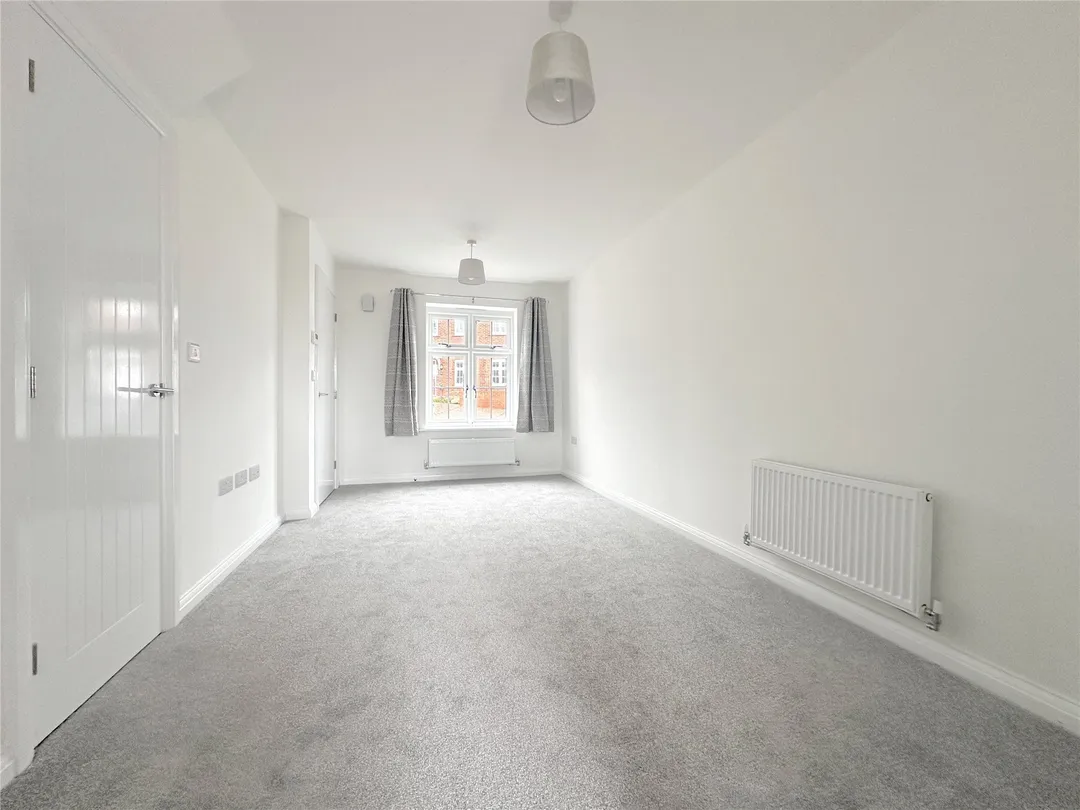 https://mr0.homeflow-assets.co.uk/files/photo/image/47762/4569/_x_/OCL240051_12.jpg