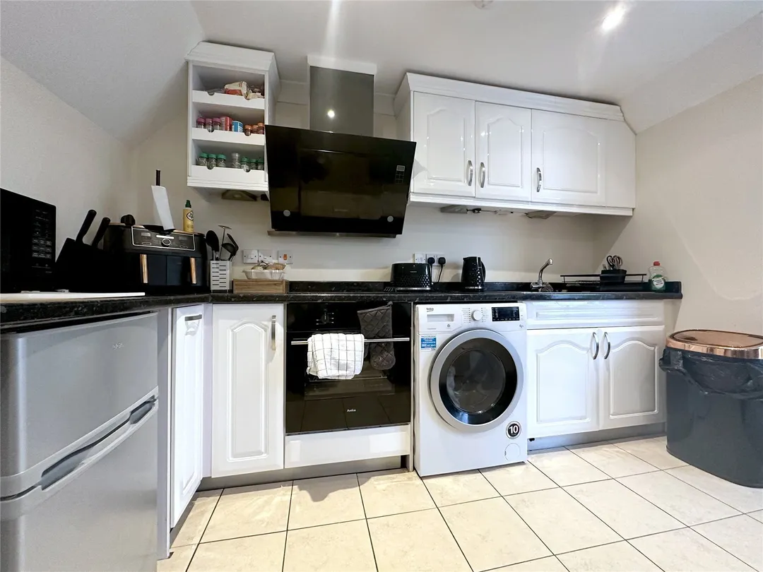 https://mr0.homeflow-assets.co.uk/files/photo/image/47762/4571/_x_/OCL190101_11.jpg
