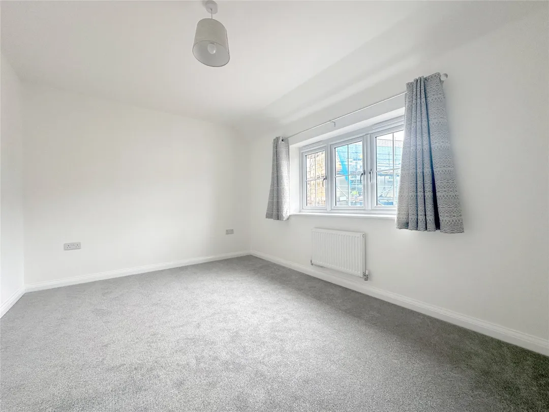 https://mr0.homeflow-assets.co.uk/files/photo/image/47762/4578/_x_/OCL240051_05.jpg