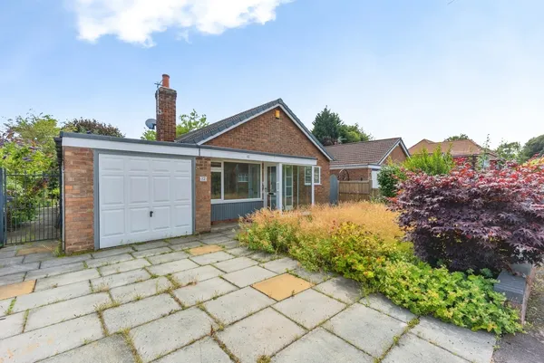 Penryn Avenue, Sale, M33