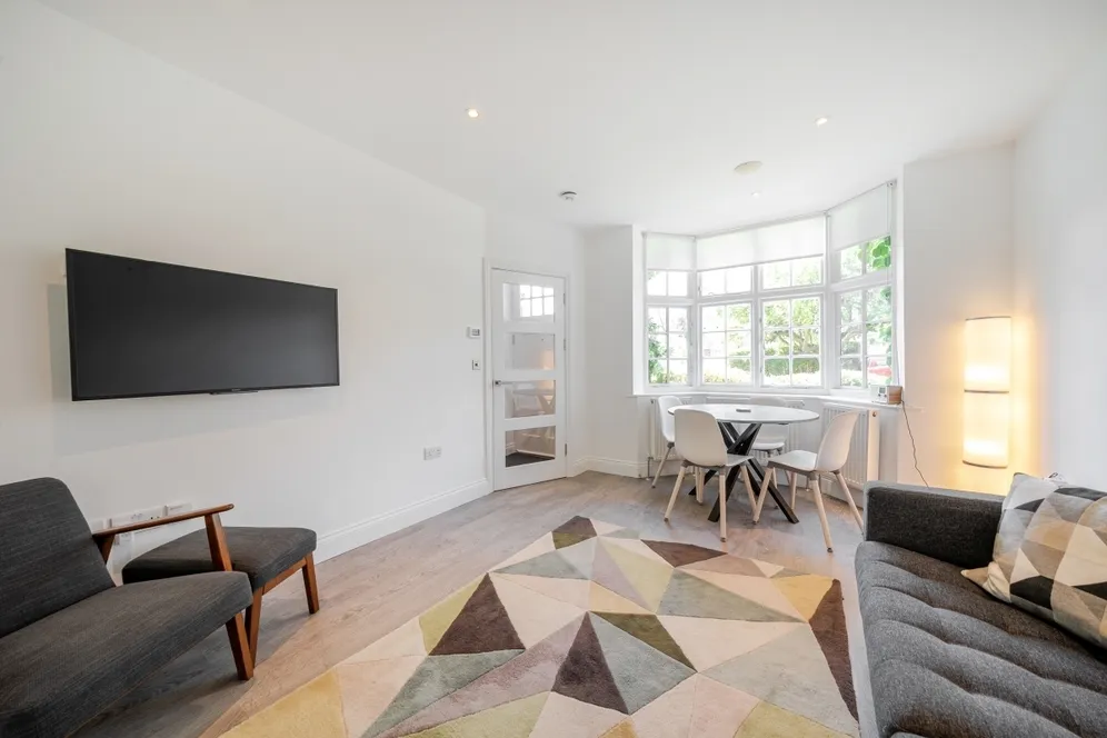 Midholm Hampstead Garden Suburb NW11 photo 3