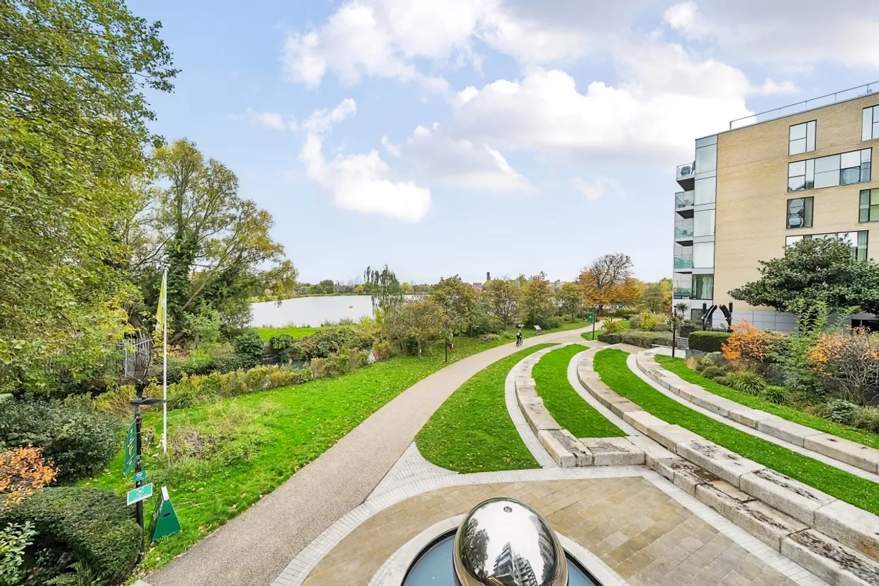 Goodchild Road London N4 photo 19