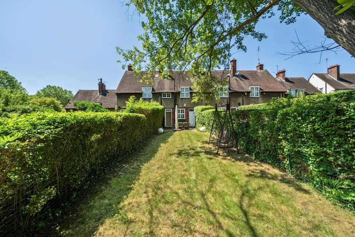 Midholm Hampstead Garden Suburb NW11 photo 16