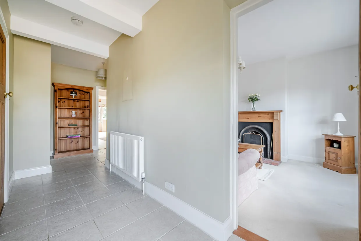 Huntercombe Lane North, Taplow, Maidenhead, SL6 photo 3