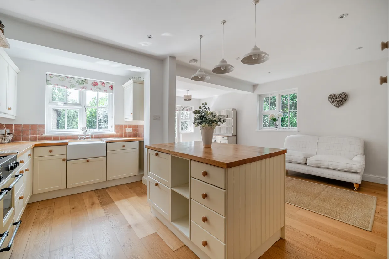 Huntercombe Lane North, Taplow, Maidenhead, SL6 photo 5