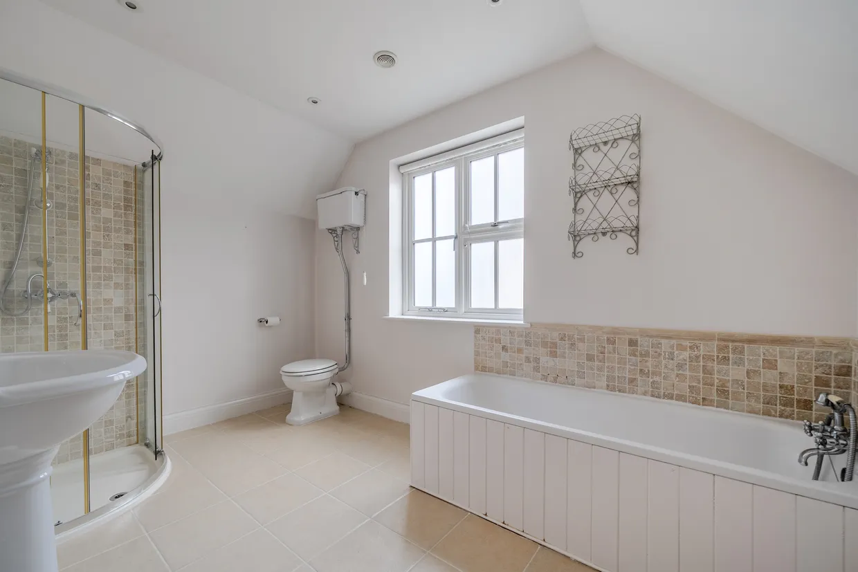 Huntercombe Lane North, Taplow, Maidenhead, SL6 photo 13
