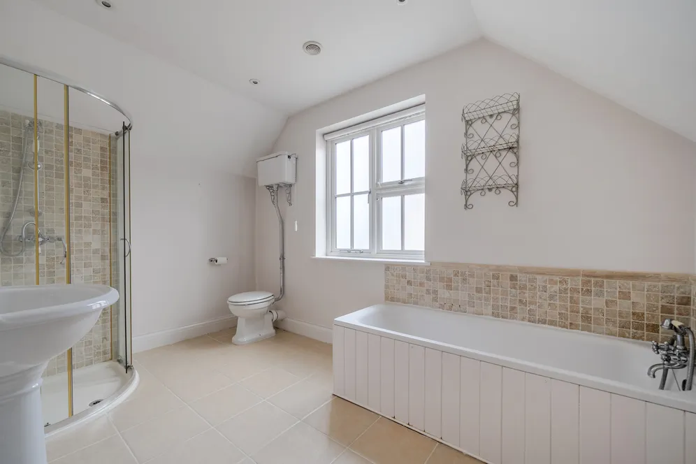 Huntercombe Lane North, Taplow, Maidenhead, SL6 photo 13