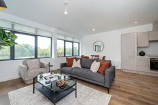 1 Lakeside Close Staines-upon-thames TW18 photo 1