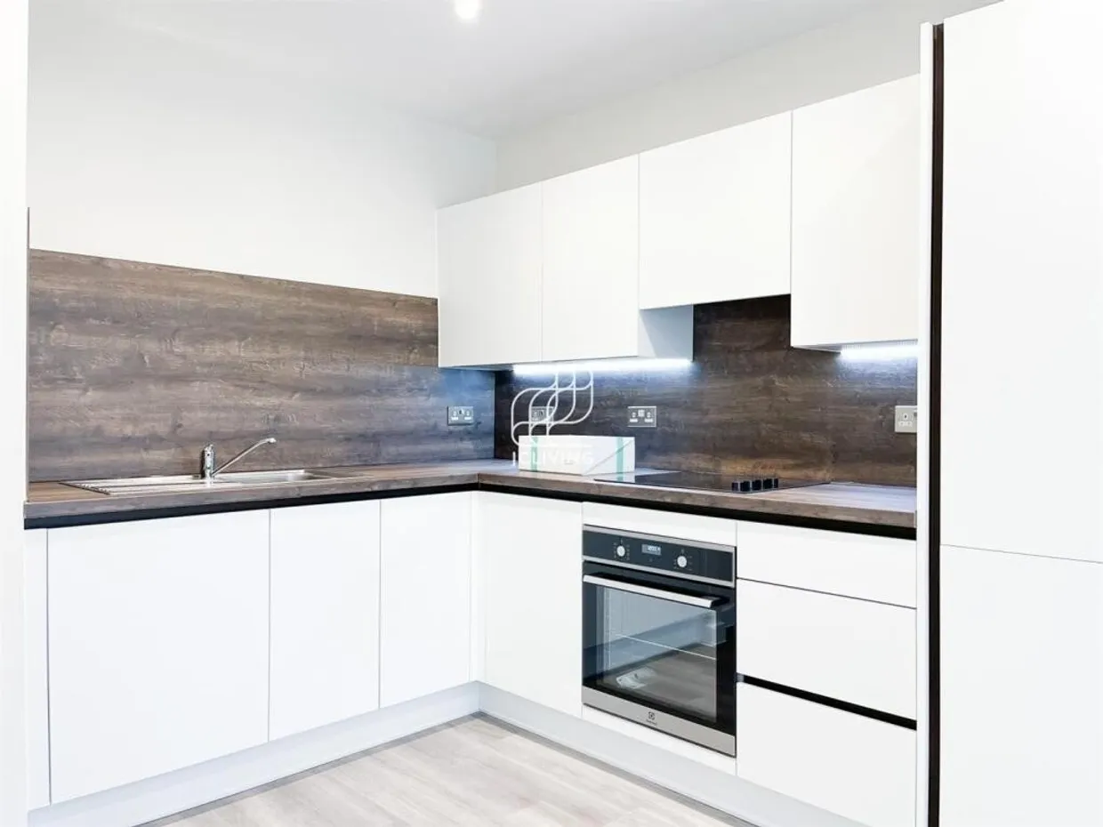 23 Forest Road London E17 photo 1