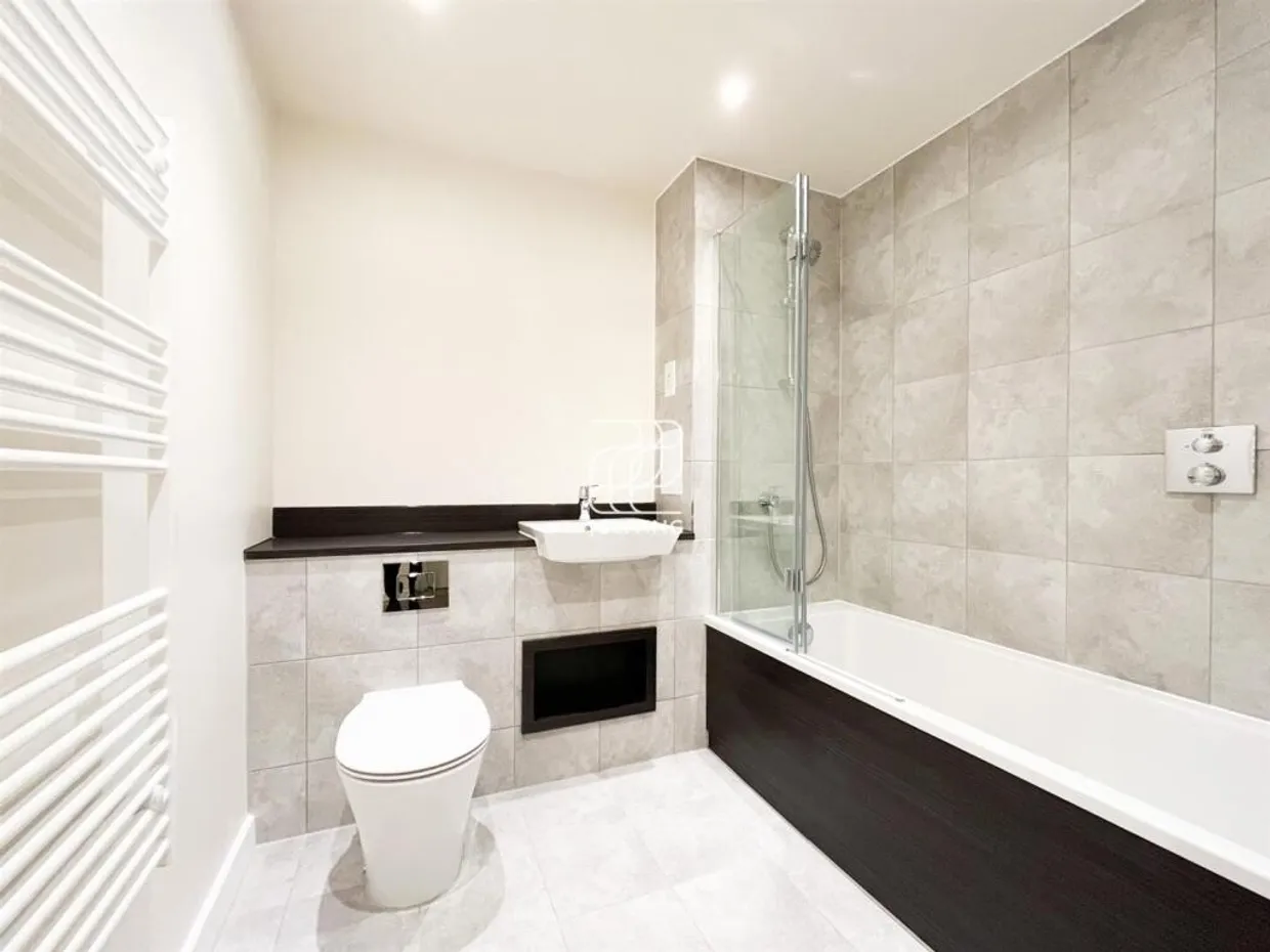 23 Forest Road London E17 photo 4