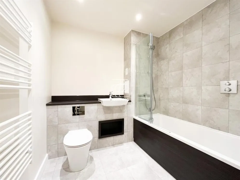 23 Forest Road London E17 photo 4
