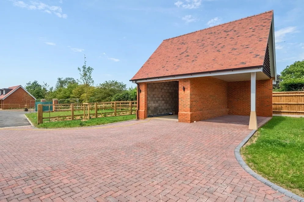 Harvest Hill Bourne End SL8 photo 19