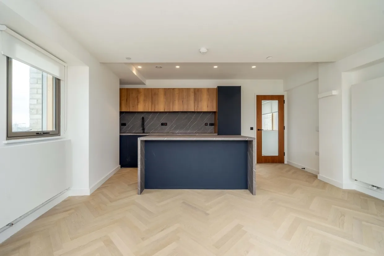 North Acton W3 photo 17