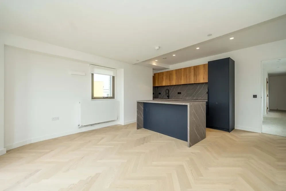 North Acton W3 photo 18