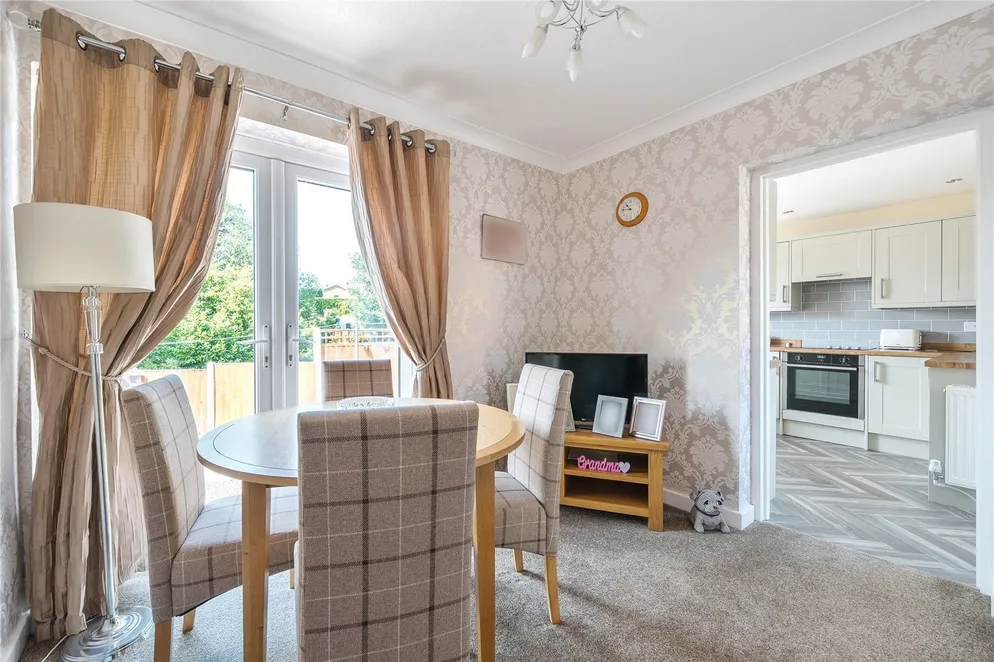 Property carousel item 4