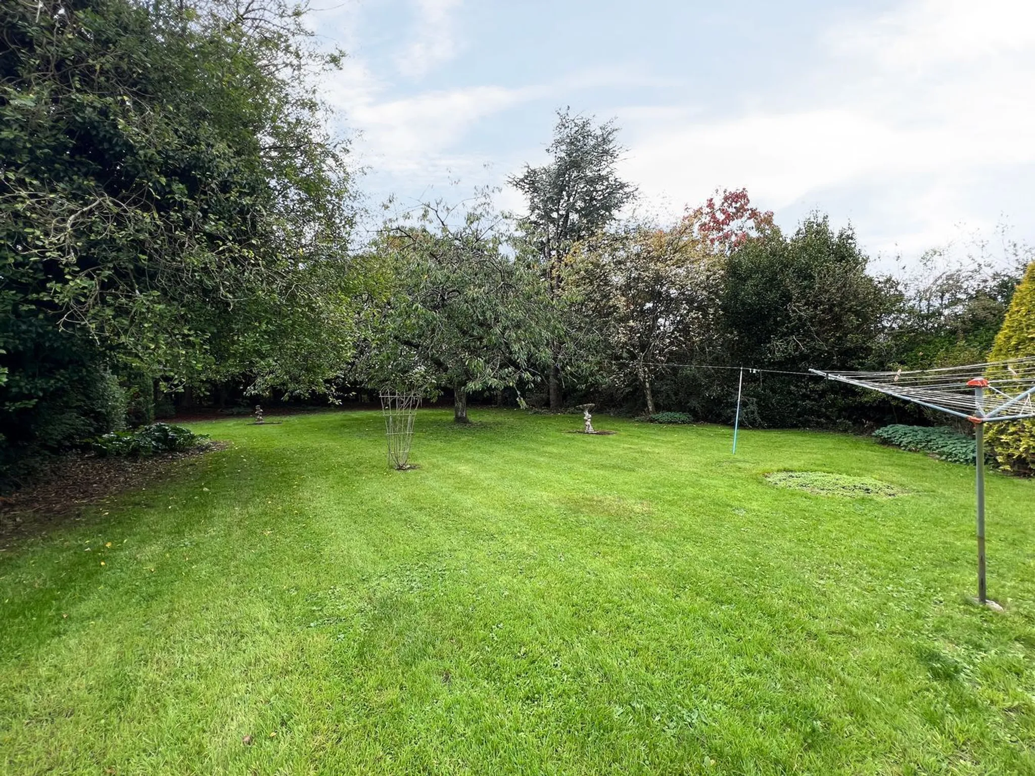 https://mr0.homeflow-assets.co.uk/files/photo/image/47764/7450/_x_/52510679.jpg